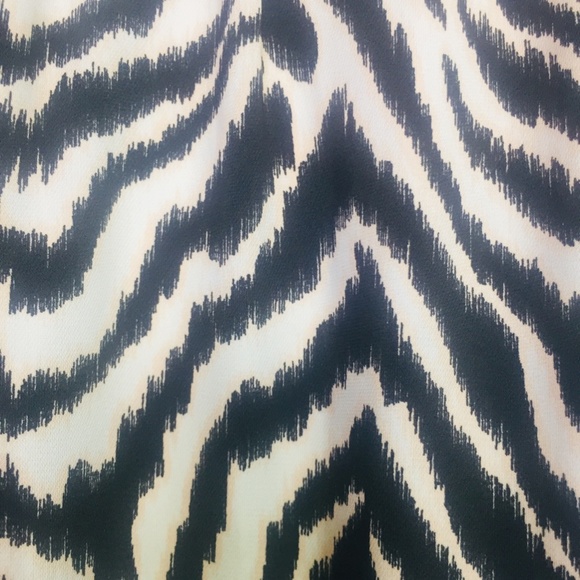 Beautiful, Light, Versatile Tunic - an easy 'go to' for looking fabulous! - Picture 8 of 10